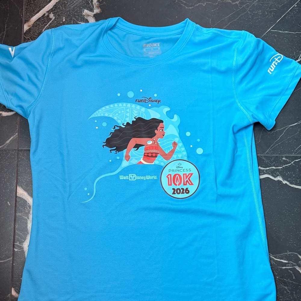 Brooks Moana RunDisney Princess 10K 2026 Performance Tee women’s Medium